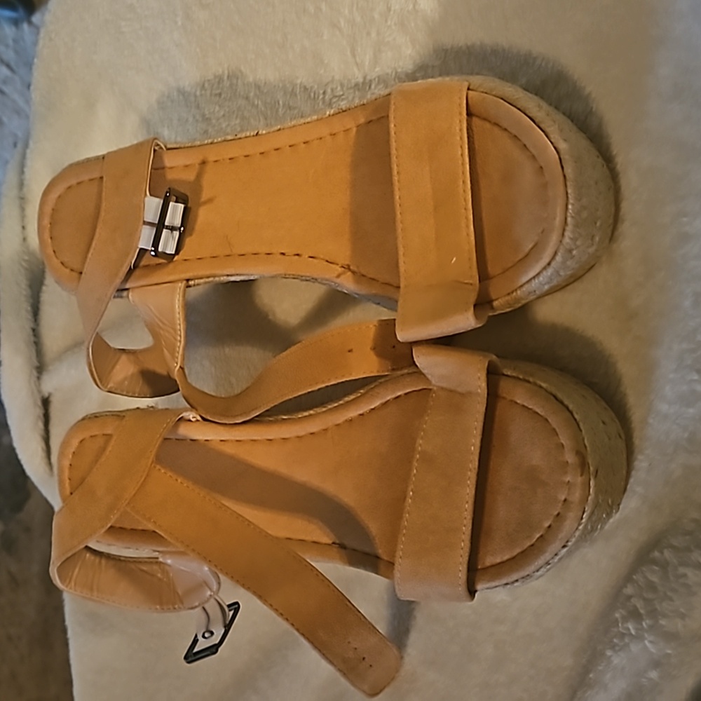 Sandles brand new no tag size 8